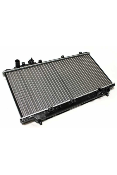 Radyatör Su 323 Fami̇ly 96-02 Düz Vi̇tes 16 Mm  Fami̇li̇a 1,8