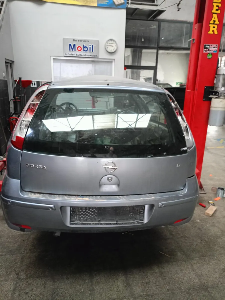 Opel Corsa C Çikma Bagaj Kapi Dolu Orji̇nal