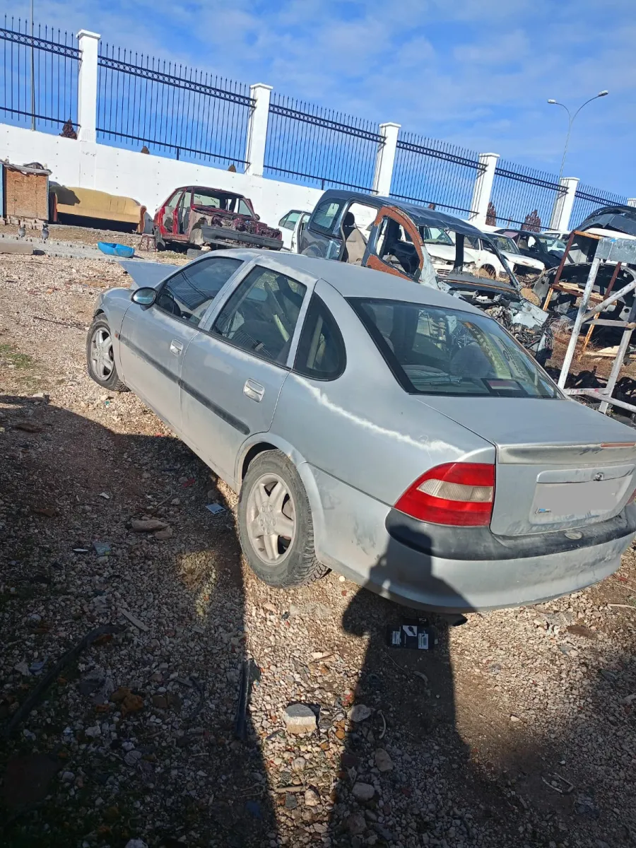 Opel Vectra B Bagaj Kapagi Gri̇ Çikma Orji̇nal