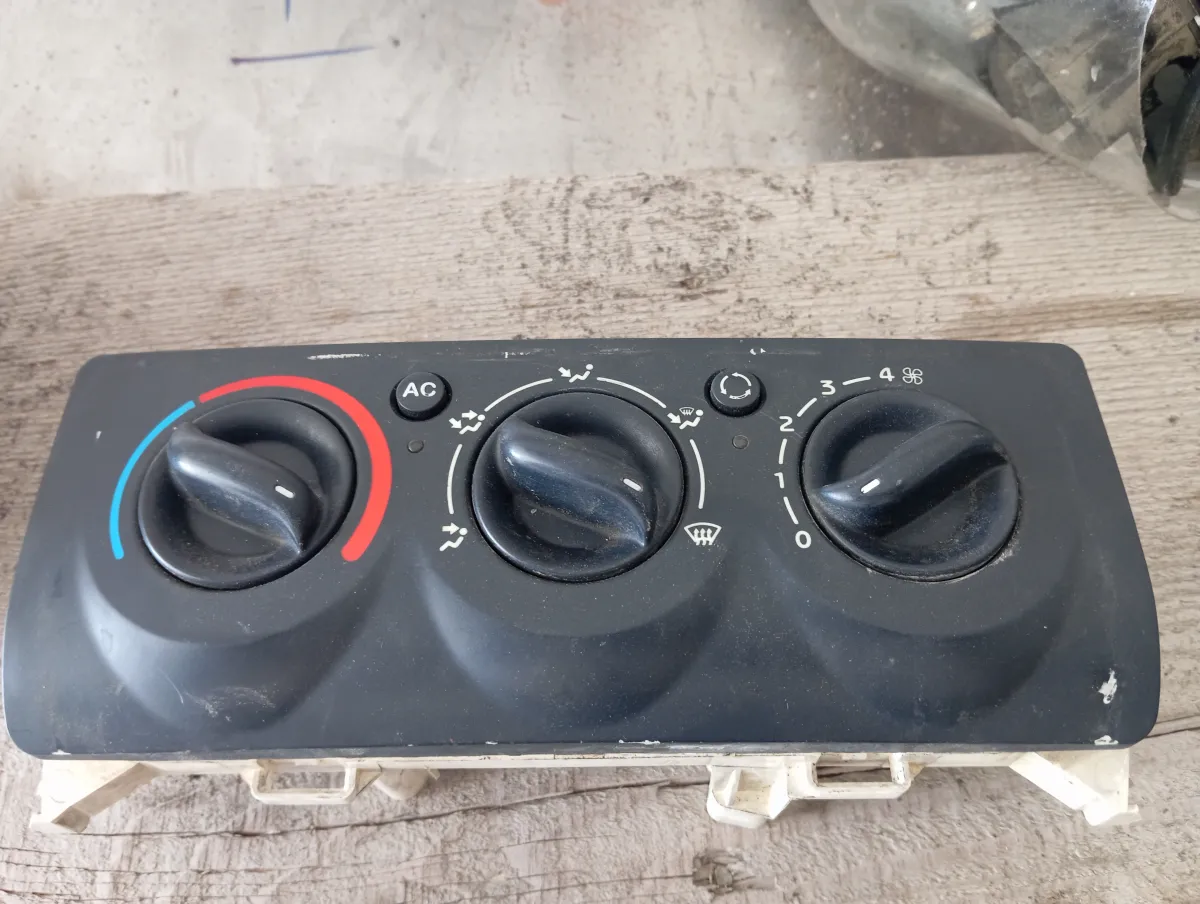 Renault Clio 2 Klima Paneli